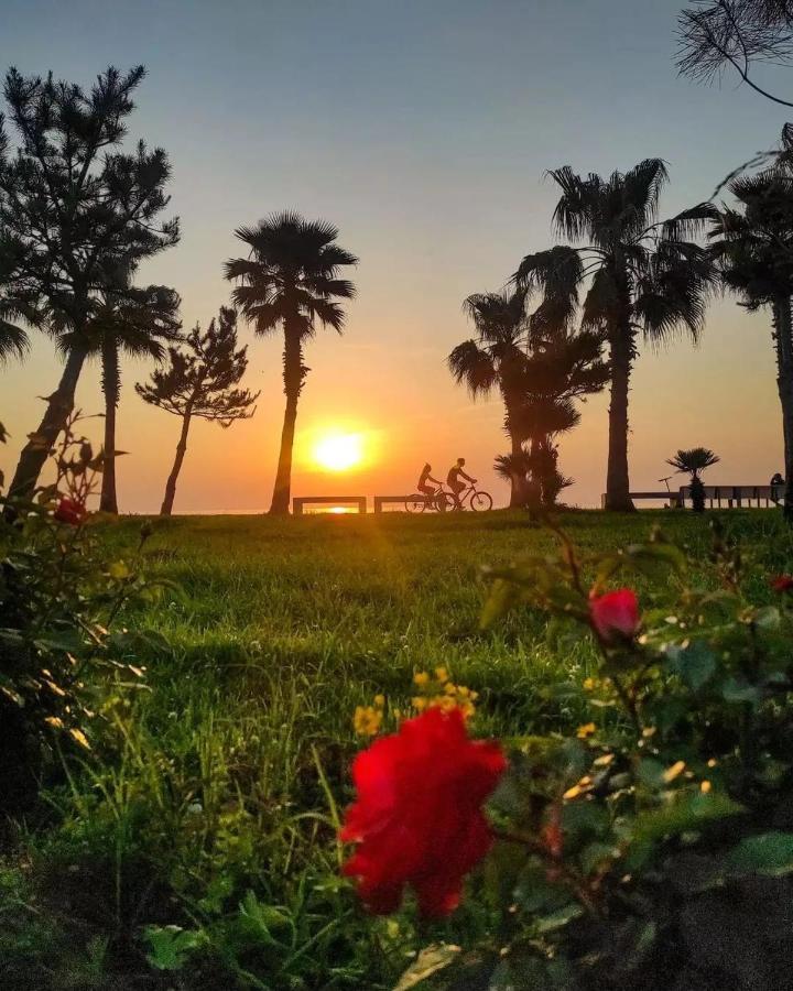 Orbi City Batumi Bagian luar foto