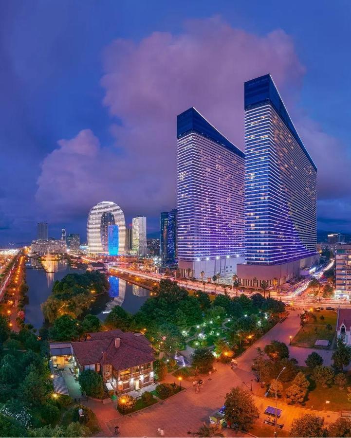 Orbi City Batumi Bagian luar foto