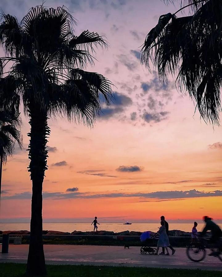 Orbi City Batumi Bagian luar foto