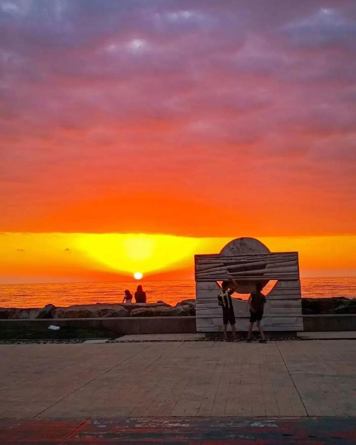 Orbi City Batumi Bagian luar foto